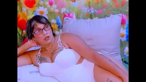 Snapshot of indianroxy07 chatting on 10-14-25, 06:52 roxy online show from 10-14-25, 06:52