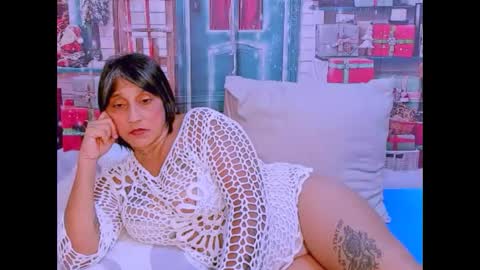 indianroxy27 online show from 12-02-25, 07:31