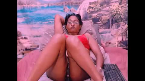 Snapshot of indianspicy69 chatting on 02-06-25, 01:27 Shreya online show from 02-06-25, 01:27