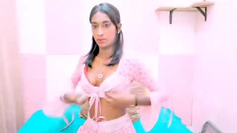 Snapshot of indiansunglaze694u chatting on 03-26-26, 05:40 indiansunglaze694u online show from 03-26-26, 05:40