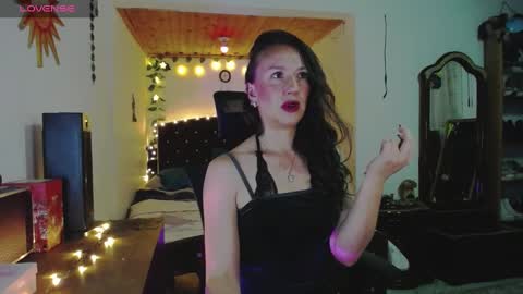 Snapshot of indigo_sativa chatting on 10-30-25, 01:18 Indigo Wild online show from 10-30-25, 01:18