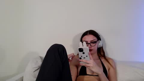 Snapshot of indigoelle chatting on 10-18-25, 06:30 Indigo Elle online show from 10-18-25, 06:30