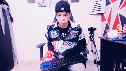 Snapshot of indomitablebeast chatting on 01-25-25, 02:25 matias online show from 01-25-25, 02:25