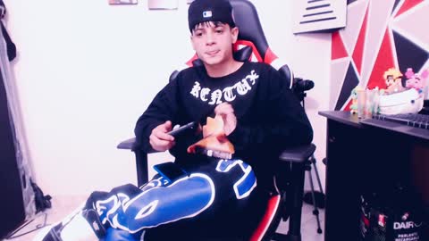 Snapshot of indomitablebeast chatting on 02-07-25, 07:40 matias online show from 02-07-25, 07:40