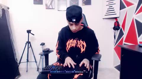 Snapshot of indomitablebeast chatting on 11-15-25, 03:52 matias online show from 11-15-25, 03:52