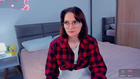 Kira online show from 09-19-25, 04:03