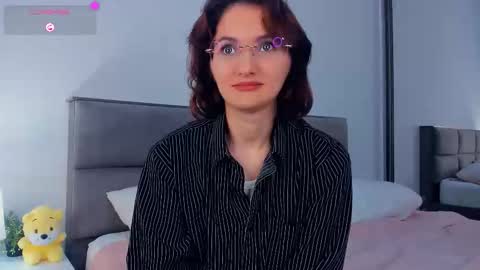 Kira online show from 10-16-25, 04:13