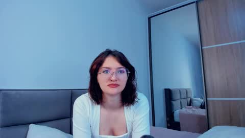 Kira online show from 11-24-25, 04:01