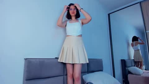 Kira online show from 11-25-25, 04:12