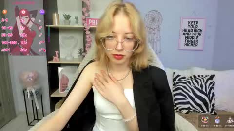 Mia online show from 10-09-25, 02:48