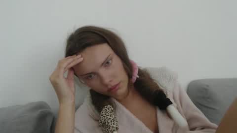 Snapshot of infinitiq45 chatting on 09-29-25, 10:31 Sweet girl online show from 09-29-25, 10:31