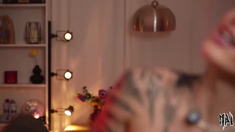 MAL ---  online show from 11-23-25, 10:31