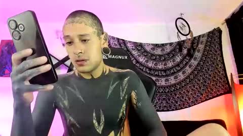 Snapshot of ink_u_buzz chatting on 11-23-25, 11:10 Dani online show from 11-23-25, 11:10