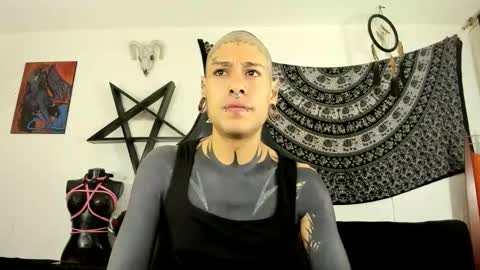 Snapshot of ink_u_buzz chatting on 12-01-25, 12:04 Dani online show from 12-01-25, 12:04