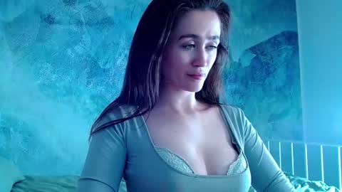 Lina online show from 03-07-26, 12:02