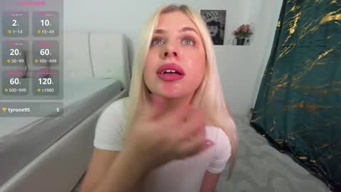 Snapshot of innocent_angell chatting on 11-27-25, 11:51 Eva online show from 11-27-25, 11:51