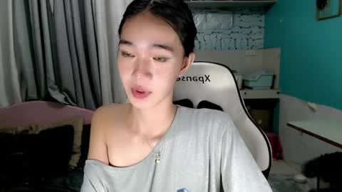 Snapshot of innocent_reign69 chatting on 04-22-26, 04:08 Reign online show from 04-22-26, 04:08