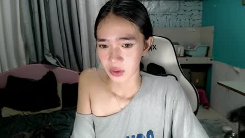 Snapshot of innocent_reign69 chatting on 04-24-26, 06:05 Reign online show from 04-24-26, 06:05