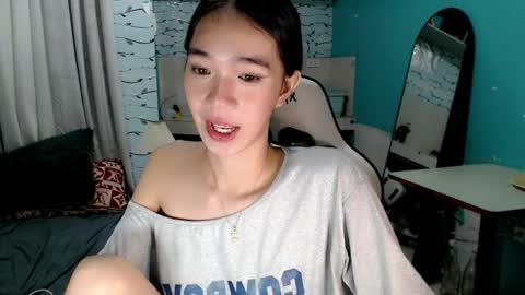 Snapshot of innocent_reign69 chatting on 05-07-26, 04:45 Reign online show from 05-07-26, 04:45