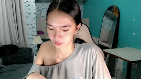 Snapshot of innocent_reign69 chatting on 05-12-26, 04:15 Reign online show from 05-12-26, 04:15