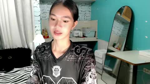 Snapshot of innocent_reign69 chatting on 05-27-26, 07:33 Reign online show from 05-27-26, 07:33