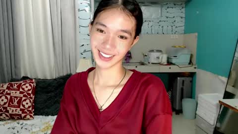 Snapshot of innocent_reign69 chatting on 05-31-26, 04:36 Reign online show from 05-31-26, 04:36
