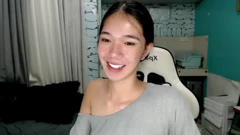 Snapshot of innocent_reign69 chatting on 06-15-26, 09:28 Reign online show from 06-15-26, 09:28