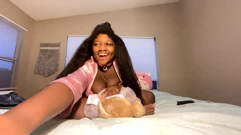 Lola online show from 10-11-25, 01:31