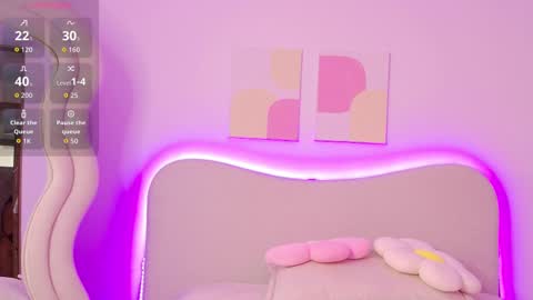 Snapshot of innocentlady_ chatting on 09-27-25, 02:00 SELENA online show from 09-27-25, 02:00