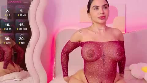 Snapshot of innocentlady_ chatting on 10-30-25, 02:29 SELENA online show from 10-30-25, 02:29