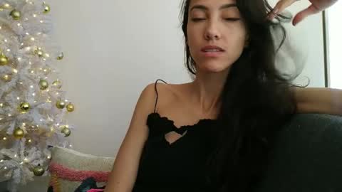 Laroa online show from 12-15-24, 05:10