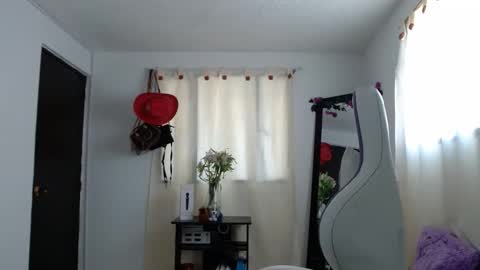 Snapshot of inocentheaven chatting on 12-12-24, 12:33 Celeste online show from 12-12-24, 12:33