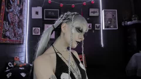   SANIA  online show from 12-19-25, 04:47