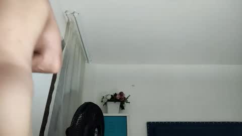 Snapshot of insistente chatting on 05-15-26, 03:57 INSTAGRAM camilodlx online show from 05-15-26, 03:57