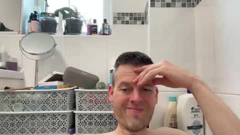 Snapshot of interestedhun chatting on 10-10-25, 08:46 InterestedHun online show from 10-10-25, 08:46