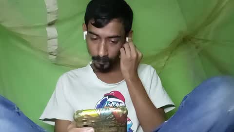 Snapshot of interne8famous chatting on 12-18-25, 01:17 interne8famous online show from 12-18-25, 01:17