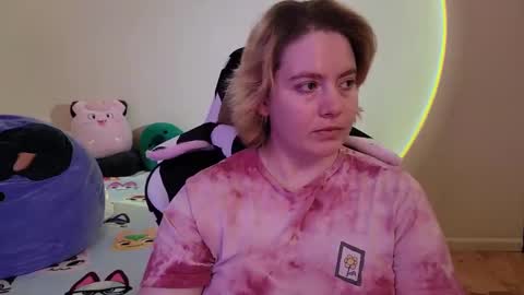 Snapshot of internetfairy_xo chatting on 12-13-24, 08:26 Faye online show from 12-13-24, 08:26