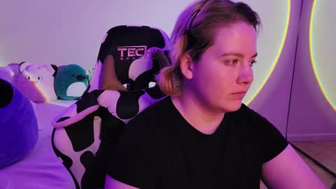 Snapshot of internetfairy_xo chatting on 12-15-24, 03:20 Faye online show from 12-15-24, 03:20