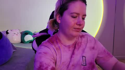 Snapshot of internetfairy_xo chatting on 12-21-24, 02:37 Faye online show from 12-21-24, 02:37