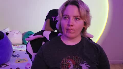 Snapshot of internetfairy_xo chatting on 12-22-24, 05:10 Faye online show from 12-22-24, 05:10