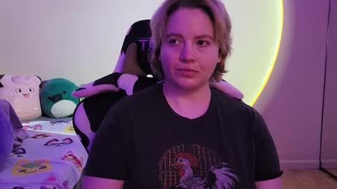 Snapshot of internetfairy_xo chatting on 12-22-24, 08:58 Faye online show from 12-22-24, 08:58