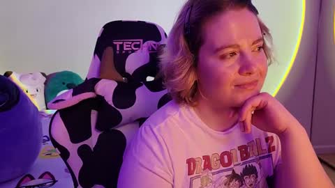 Snapshot of internetfairy_xo chatting on 12-24-24, 04:33 Faye online show from 12-24-24, 04:33