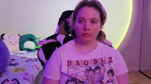 Snapshot of internetfairy_xo chatting on 12-24-24, 11:06 Faye online show from 12-24-24, 11:06