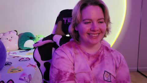 Snapshot of internetfairy_xo chatting on 12-29-24, 03:13 Faye online show from 12-29-24, 03:13