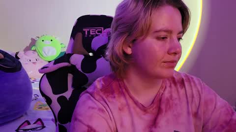 Snapshot of internetfairy_xo chatting on 12-29-24, 06:16 Faye online show from 12-29-24, 06:16