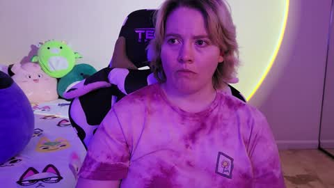 Snapshot of internetfairy_xo chatting on 12-29-24, 09:30 Faye online show from 12-29-24, 09:30