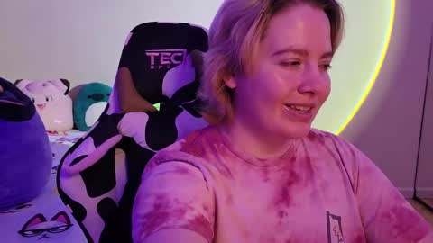 Snapshot of internetfairy_xo chatting on 01-01-25, 05:33 Faye online show from 01-01-25, 05:33