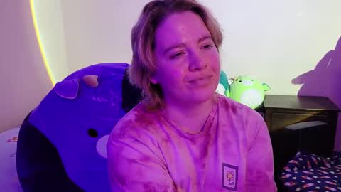 Snapshot of internetfairy_xo chatting on 01-01-25, 08:35 Faye online show from 01-01-25, 08:35