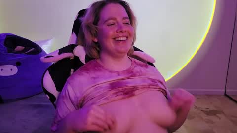 Snapshot of internetfairy_xo chatting on 01-17-25, 07:30 Faye online show from 01-17-25, 07:30