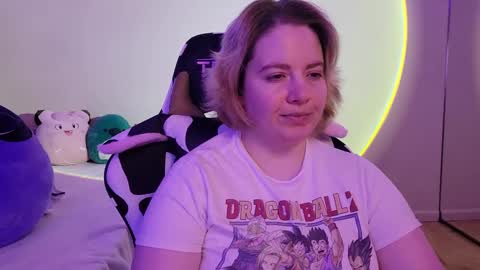 Snapshot of internetfairy_xo chatting on 01-18-25, 06:24 Faye online show from 01-18-25, 06:24